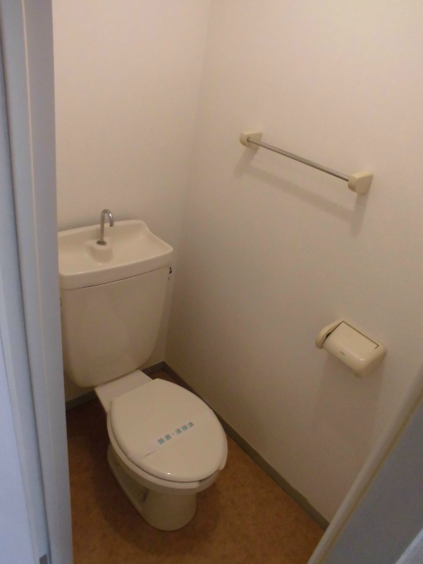 東急東横線 綱島駅 徒歩6分 2階建 築37年のトイレ写真