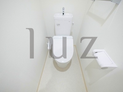 トイレ　温水洗浄便座完備のトイレです！