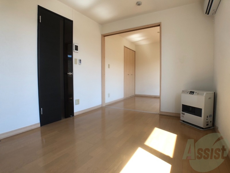 居室・リビング　広くてキレイなお部屋が広がっていて、充実した生活が送れそう。