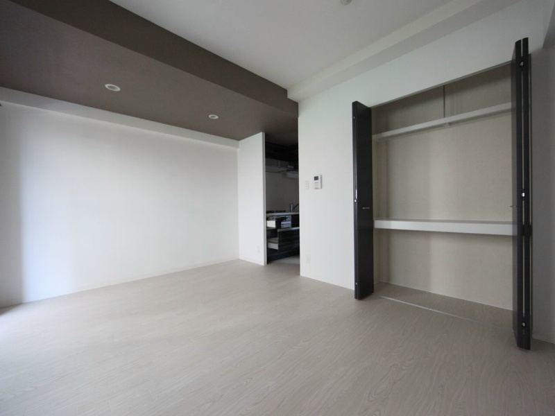 居室・リビング　ＬＤＫ13帖　全部屋角部屋　クローゼット付（収納充実してます