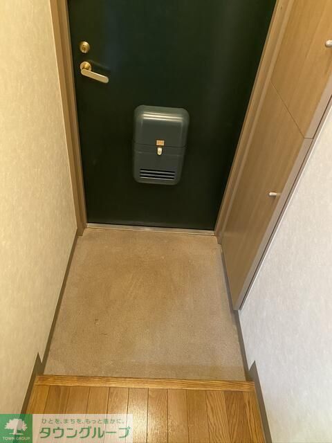 玄関　室内写真は同物件別号室の写真になります