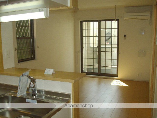 ヴィラ八百島IIの居間写真