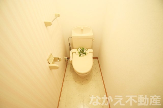 ＪＲ牟岐線 地蔵橋駅 徒歩16分 3階建 築25年のトイレ写真