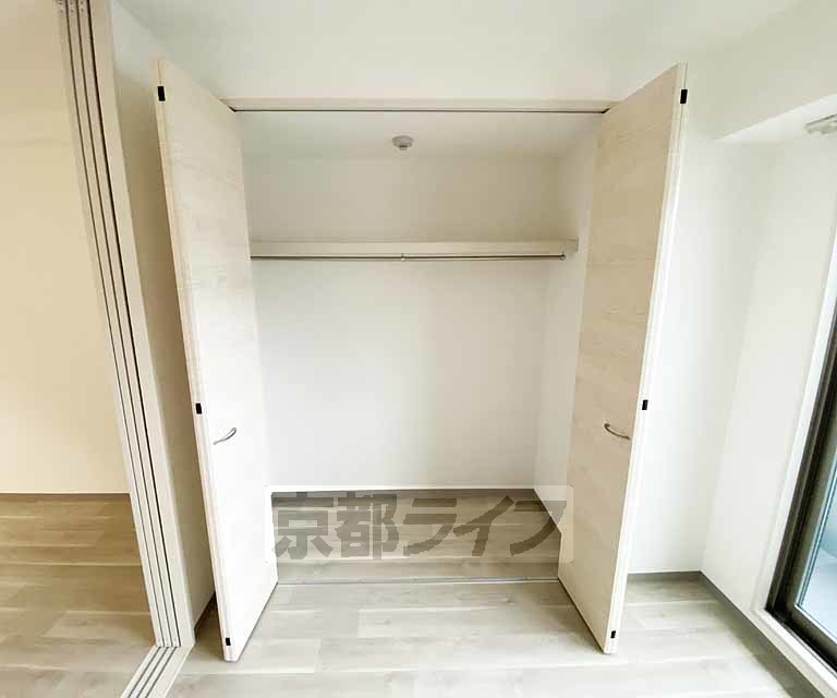 収納　スーツやコートなどが収納できます。