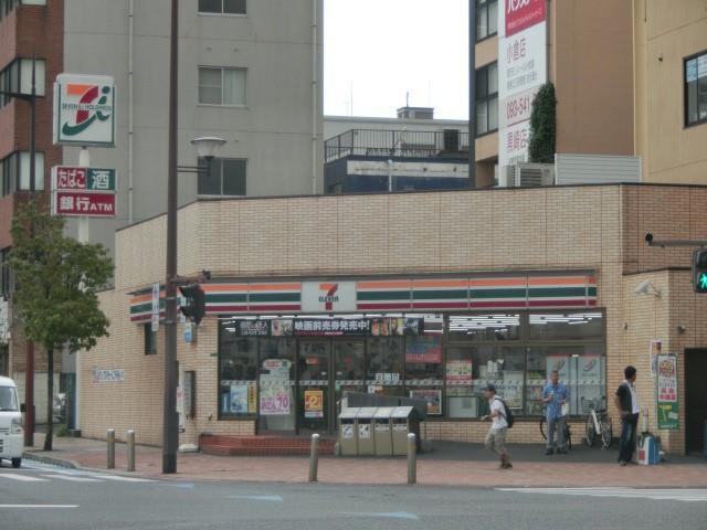 コンビニ　セブンイレブン西小倉駅前店（コンビニ）まで120m