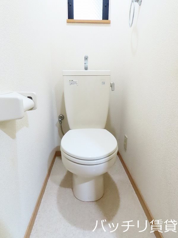 トイレ　画像は同型タイプの為現状を優先致します。