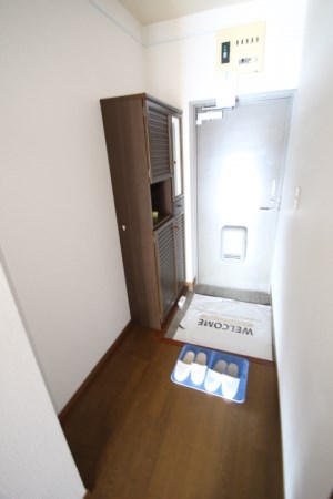 シカセビルの玄関写真