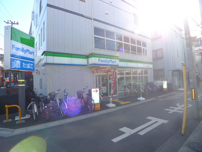 コンビニ　ファミリーマート川越新富町店（コンビニ）まで50m