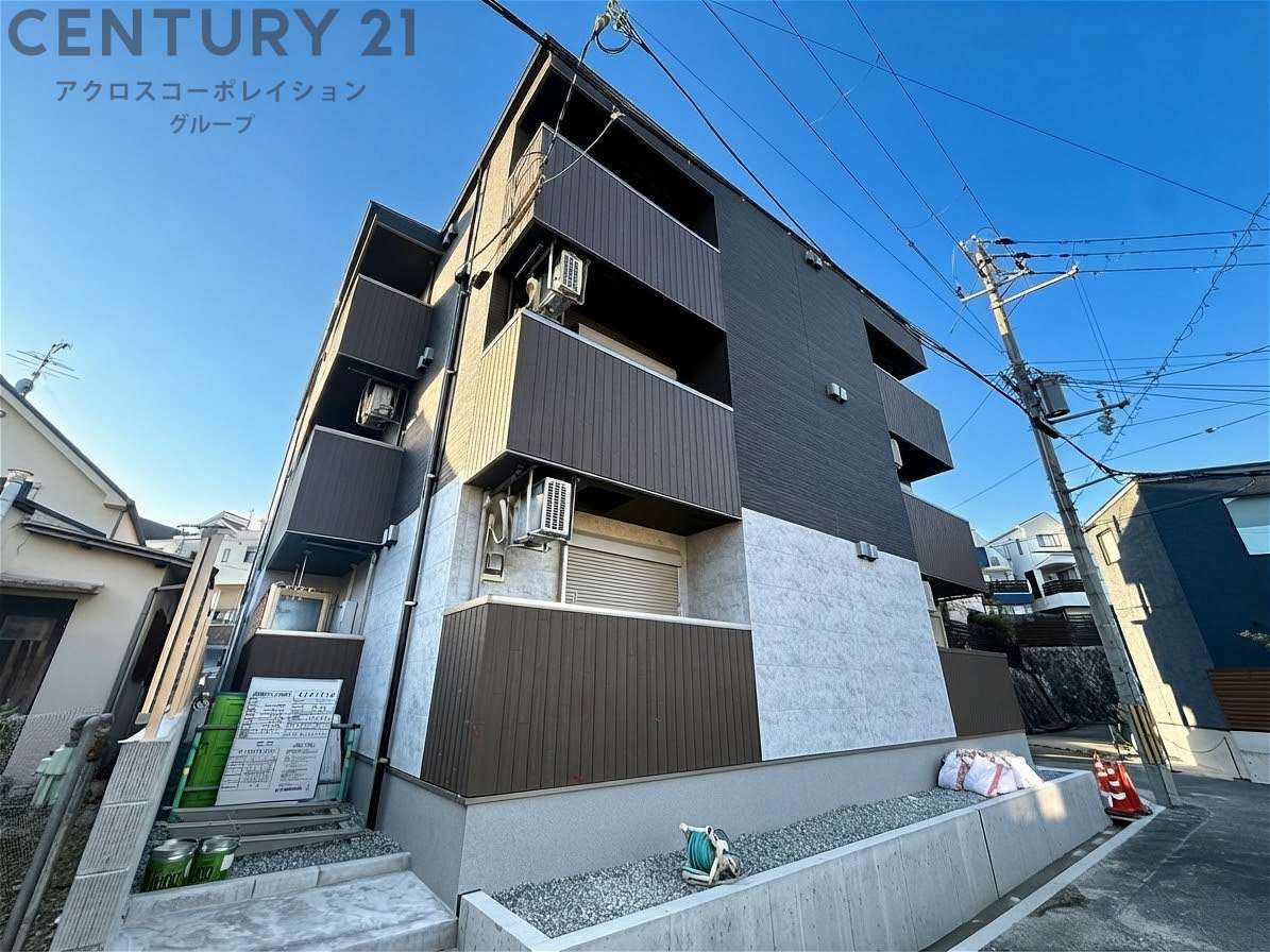 建物外観　オートロックで外部の人間が簡単に出入りできないため安心です。