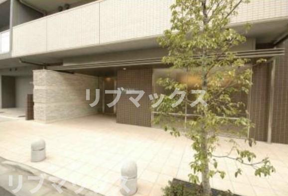 エントランス　弊社は全物件が仲介手数料半月分+税でご紹介可能です。