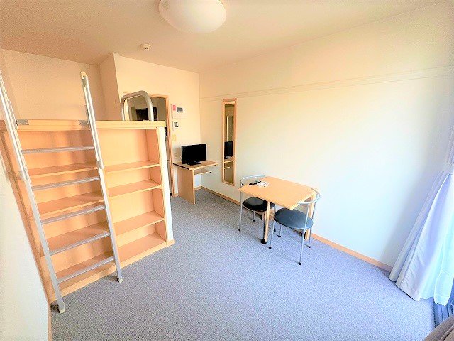 居室・リビング　3階タイプのお部屋です。