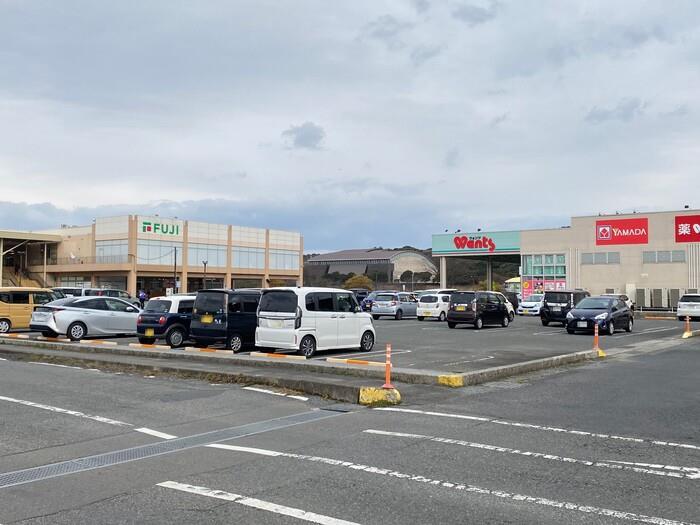 ドラックストア　ウォンツフジ長門店（ドラッグストア）まで772m