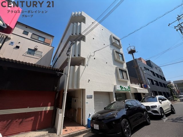建物外観　オートロックで外部の人間が簡単に出入りできないため安心です。