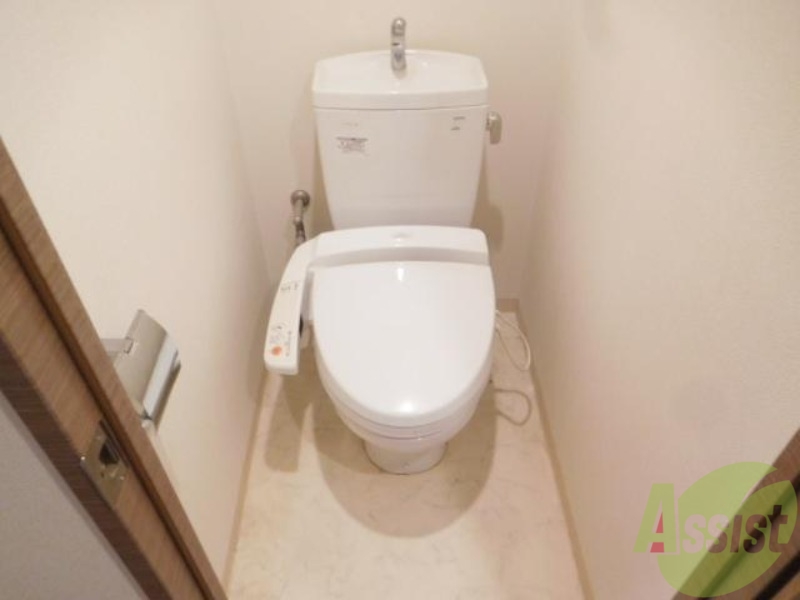トイレ　温水洗浄便座付きのトイレです