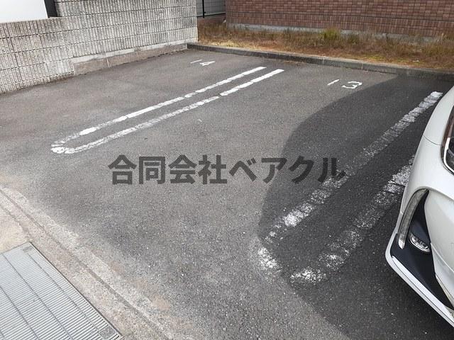 駐車場　駐車場があるので、車を買う予定の方も安心です