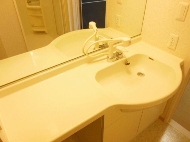 洗面設備　～洗面台も鏡が大きくていいですよね～