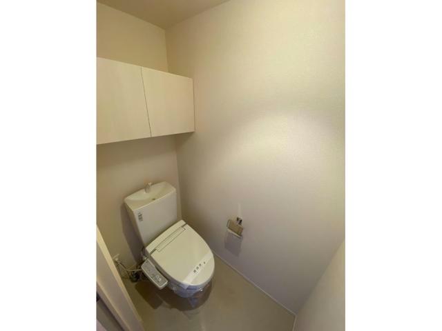 ＪＲ芸備線 三次駅 2階建 築12年のトイレ写真