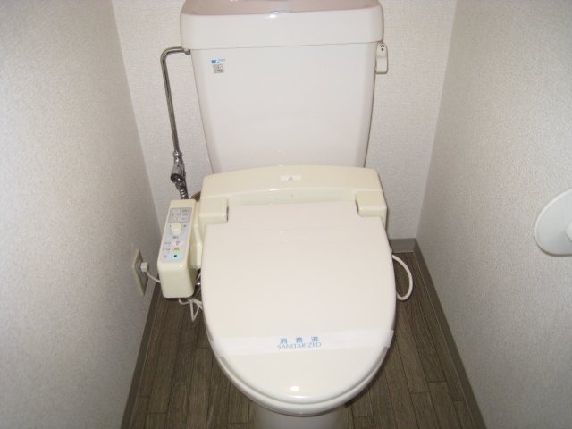 トイレ　同物件、別号室のものです。