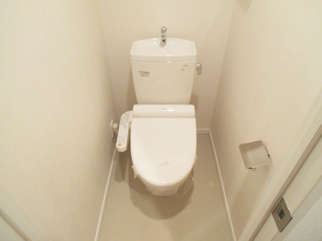 トイレ　温水洗浄機能付のトイレです！
