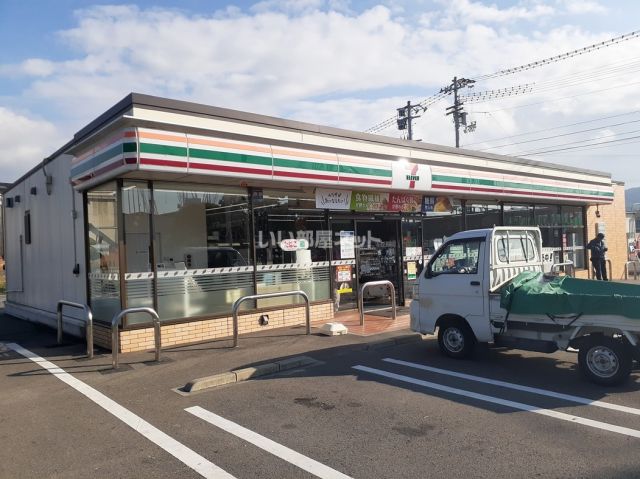 コンビニ　セブンイレブン大西町新町店（コンビニ）まで370m