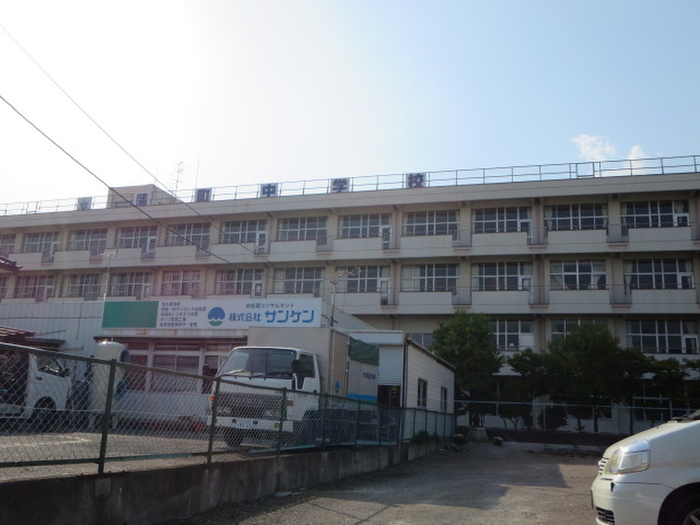 中学校　仙台市立蒲町中学校（中学校）まで700m