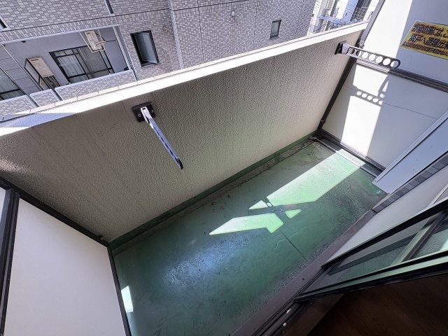 バルコニー　開放的で明るい空間を演出してくれるバルコニーです