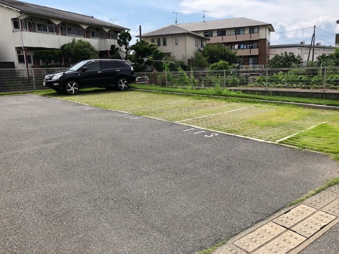 駐車場　駐車スペースもあります☆