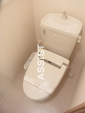 トイレ　写真：設備同仕様の別物件です