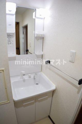 洗面設備　同マンションの違うタイプのお部屋の写真です。