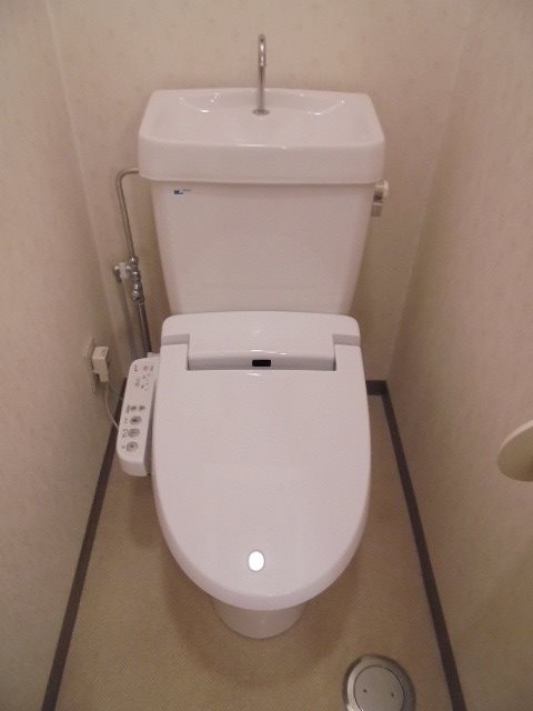 ルート南向A棟のトイレ写真