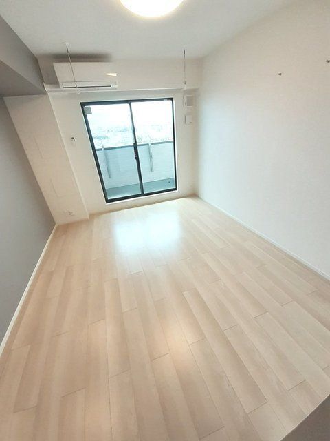 仙台市地下鉄南北線 泉中央駅 バス乗車時間：12分 最寄りバス停で下車 徒歩2分 3階建 築4年の居間写真