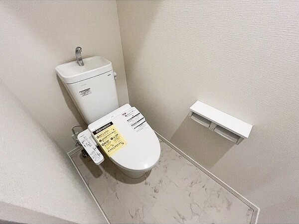 青葉町2丁目一棟二戸のトイレ写真