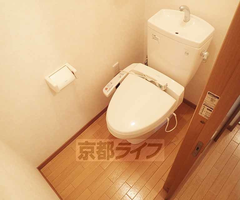 トイレ　ウォシュレットつきです。