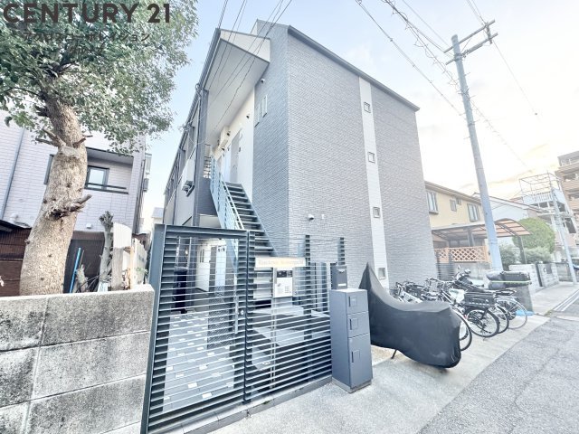 建物外観　オートロックで外部の人間が簡単に出入りできないため安心です。