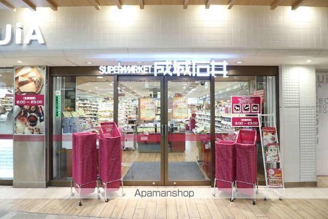スーパー　成城石井エキア成増店（スーパー）まで527m
