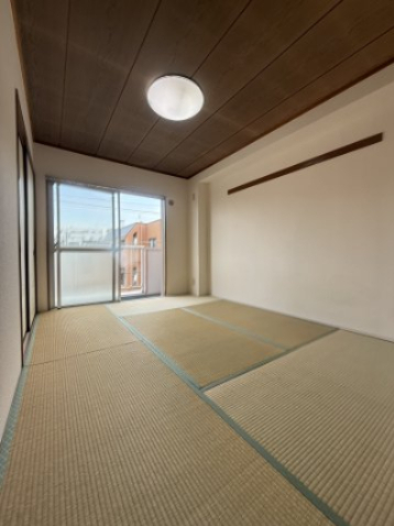 居室・リビング　退去前につき別のお部屋の写真です