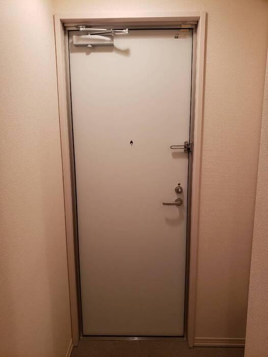 玄関　同物件別部屋写真