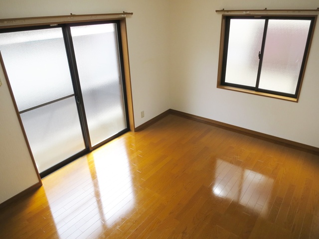 居室・リビング　角部屋★２面採光の洋室です。