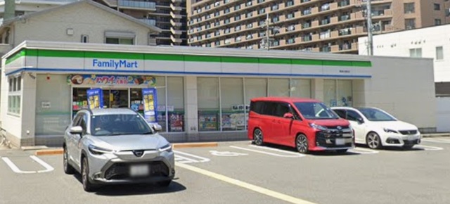 コンビニ　ファミリーマート堺津久野町店（コンビニ）まで565m