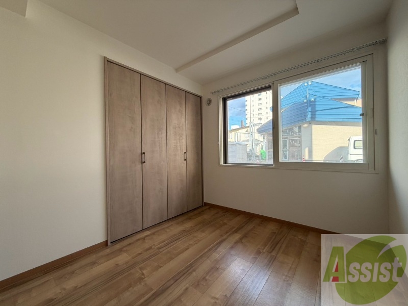 その他部屋・スペース　こちらのお部屋は光が差し込む、温かみのあるお部屋です。