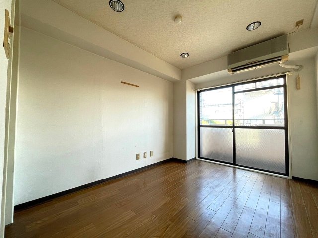 ＪＲおおさか東線 ＪＲ淡路駅 徒歩9分 8階建 築36年の居間写真