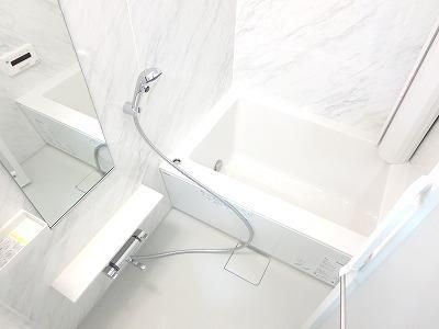 バス・シャワールーム　★浴室乾燥機つきで雨の日のお洗濯もラクラク★