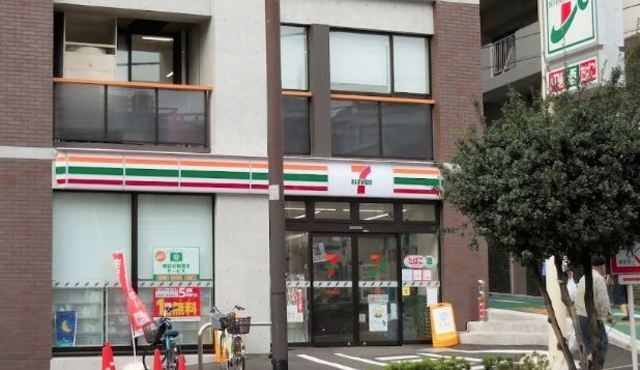 コンビニ　セブンイレブン市谷柳町店（コンビニ）まで260m