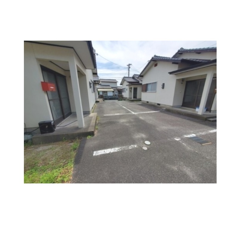 駐車場　駐車場１台無料