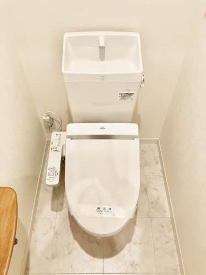 トイレ　※他号室の写真です