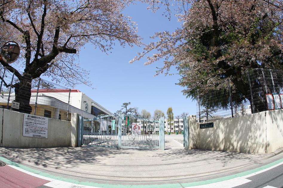小学校　世田谷区立祖師谷小学校（小学校）まで784m