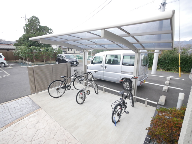 その他共有部分　★敷地内に屋根付駐輪場がございます★