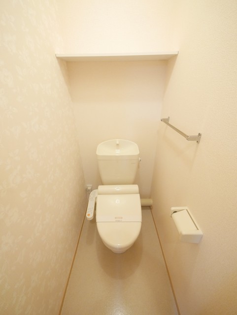 トイレ　★人気の温水洗浄便座付です★