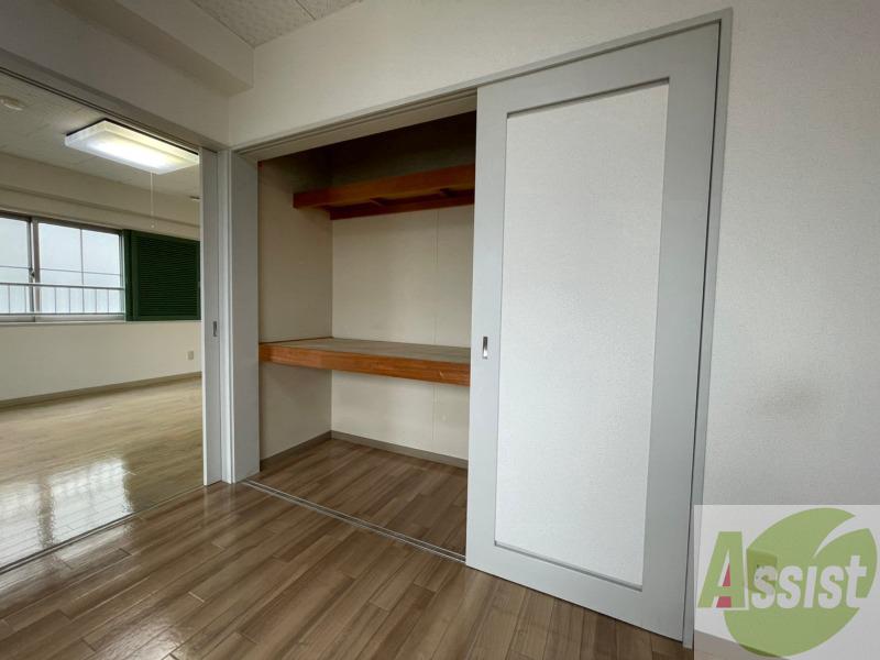 収納　寝室の収納です。部屋がすっきり片付きます。