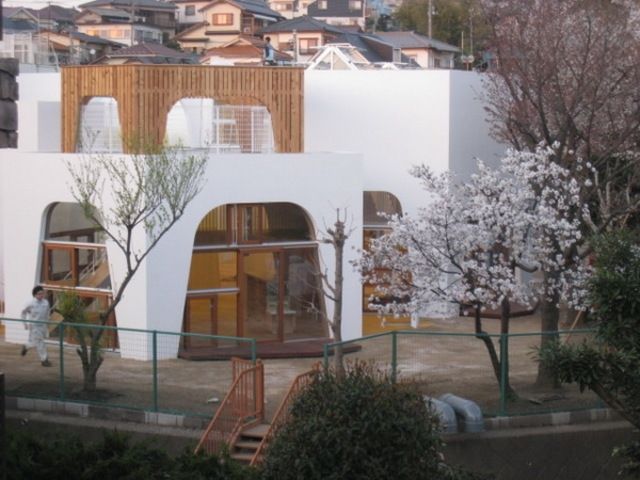 幼稚園・保育園　みどりの保育園（幼稚園・保育園）まで216m